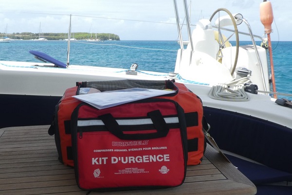 trousse pharmacie bateau